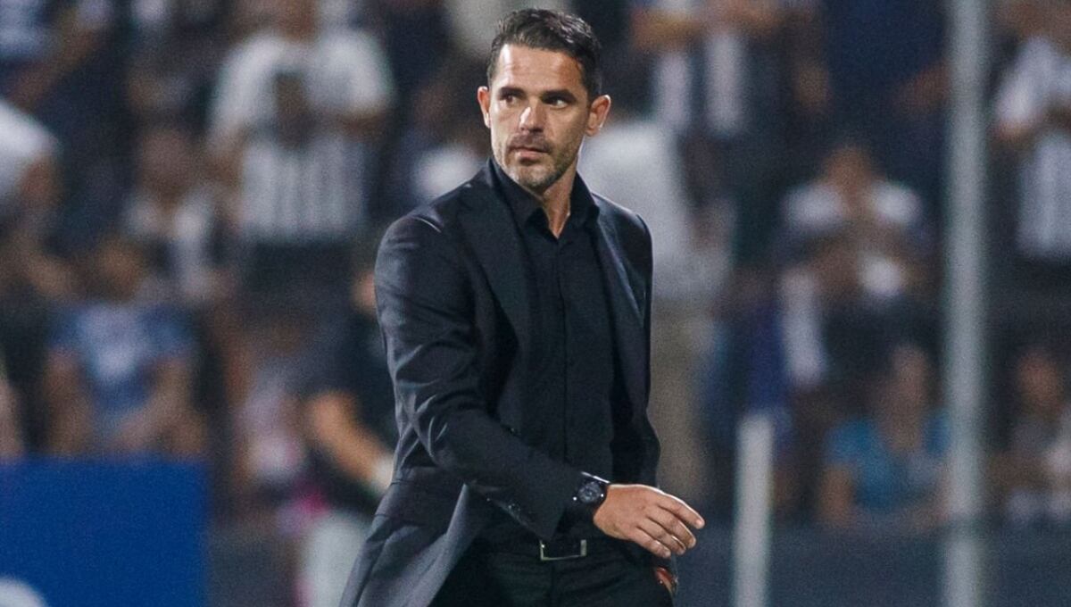 Fernando Gago todavía no define su alineación titular para el partido ante Alianza Lima. (Foto: Getty Images)