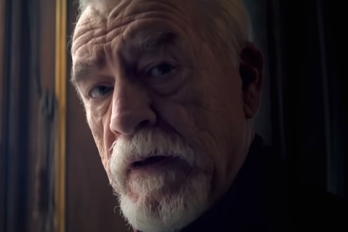 Brian Cox es el controlador en el reality "007: Road to A Million" (Foto: Amazon Prime Video)