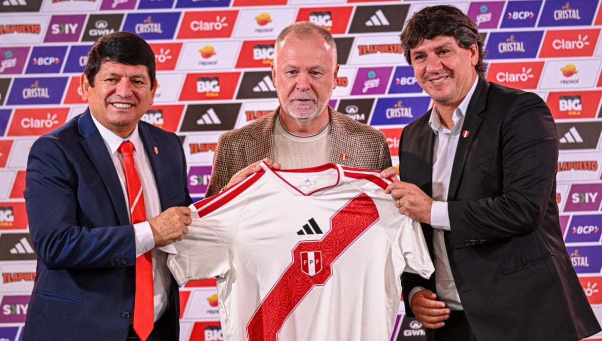 Agustín Lozano y Jean Ferrari estuvieron en la presentación de Mano Menezes. (Foto: Paloma del Solar / GEC)