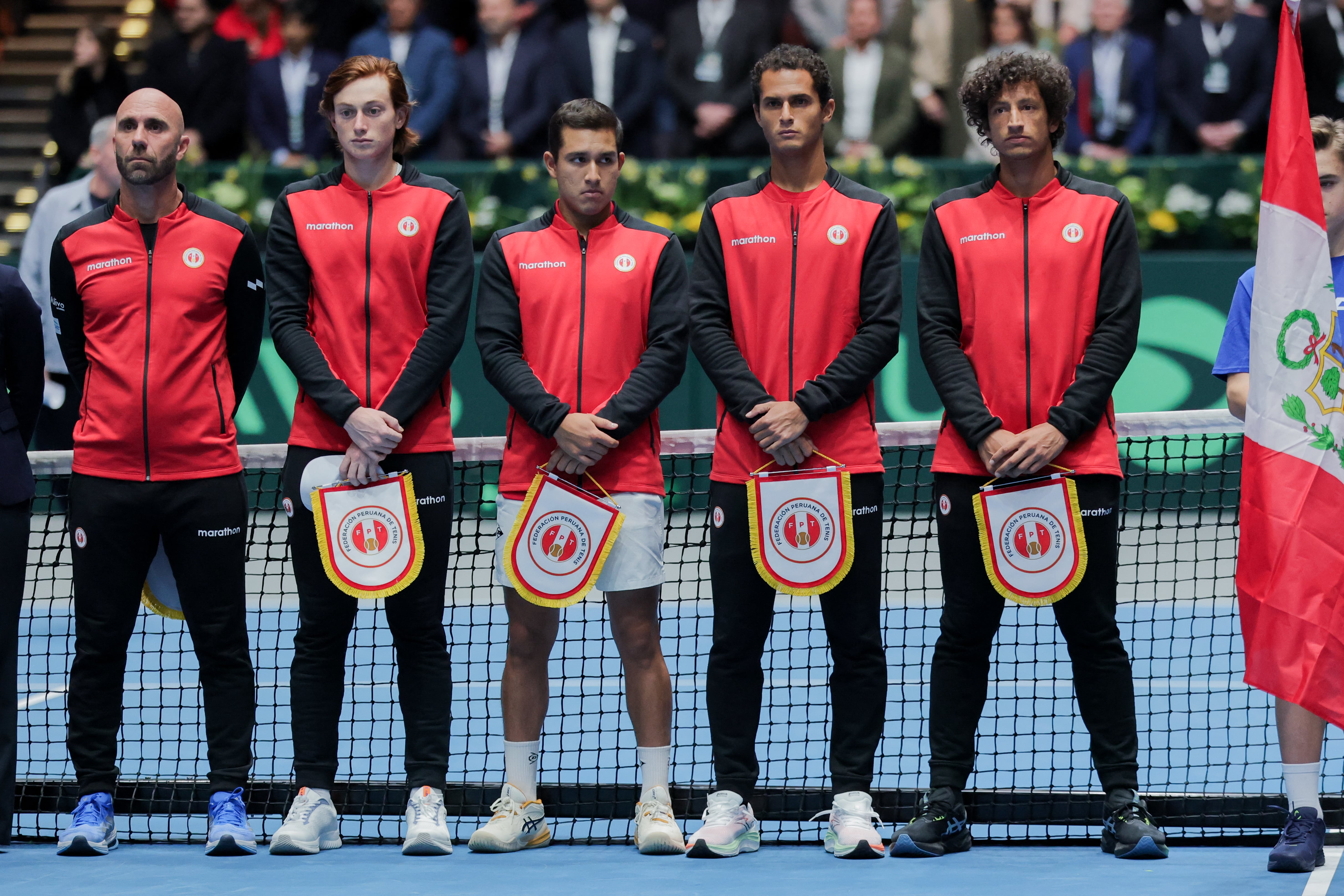 El equipo peruano en la Copa Davis vs. Alemania (de izquierda a derecha): Luis Horna (capitán), Ignacio Buse, Gonzalo Bueno, Juan Pablo Varillas, Arklon Huertas del Pino (Foto: AFP)