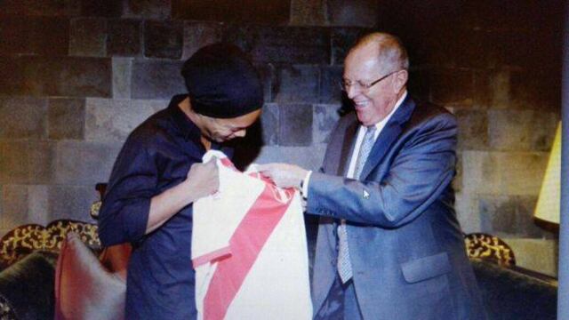 Ronaldinho y Pedro Pablo Kuczynski se encontraron en el Cusco