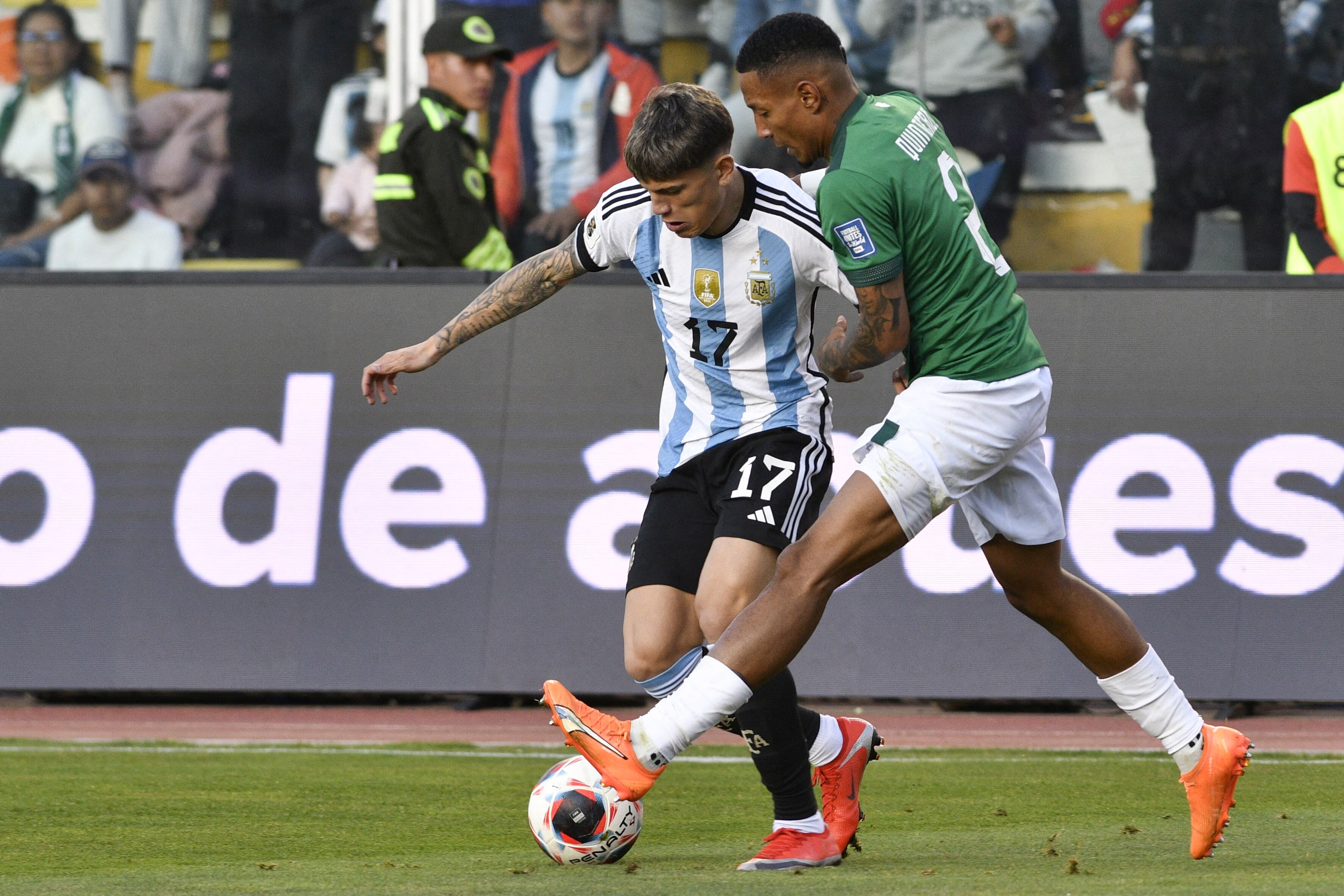 Argentina y Bolivia se miden este martes 15 de octubre por la fecha 10 de las Eliminatorias 2026. (Foto: AFP)