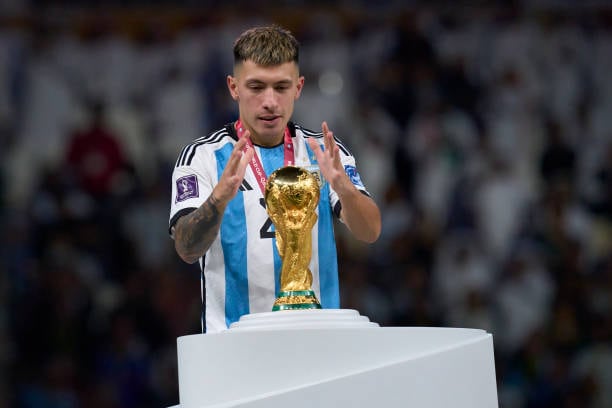 Lisandro Martínez fue campeón con Argentina en el Mundial Qatar 2022. (Foto: Getty Images)