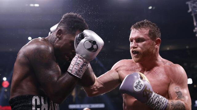 ¿Quién ganó la pelea Canelo Álvarez vs. Jermell Charlo en el T-Mobile Arena?