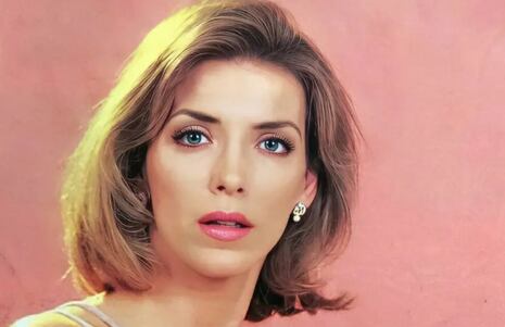 “Vuelve a mí”: quién es Laura Flores, la actriz que participa en la telenovela de William Levy