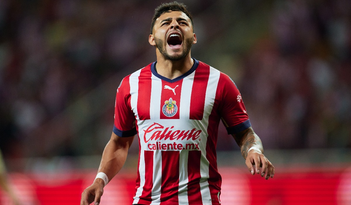 Alexis Vega se queda con las Chivas de Guadalajara. (Foto: AFP)