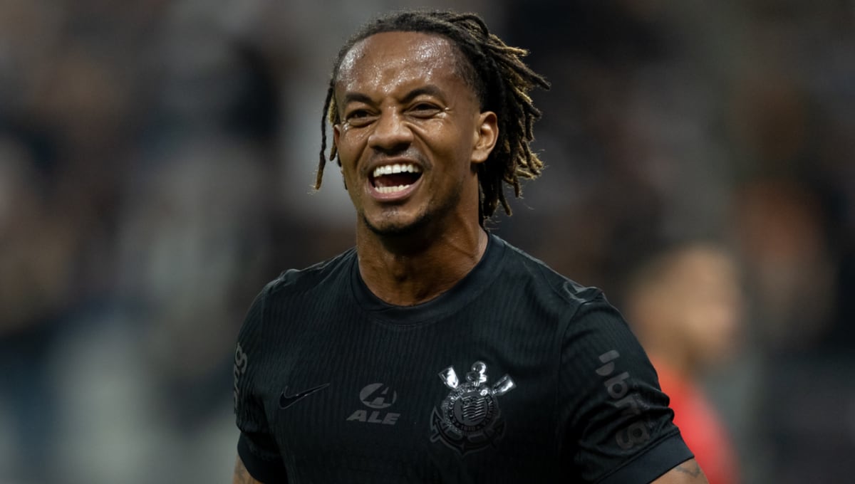 André Carrillo viene sumando minutos en Brasil y sería considerado en la nueva convocatoria por Fossati. (Foto: Corinthians)