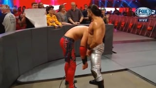 Eso fue cruel: Andrade le aplicó su ‘Martillo DDT’ a Humberto Carrillo sobre el piso desprotegido en Raw [VIDEO]