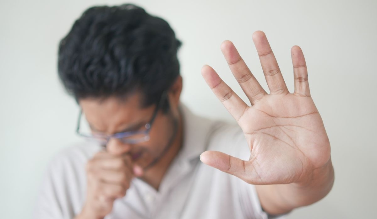 La tos es uno de los síntomas del virus respiratorio metapneumovirus humano (Foto: Pexels)