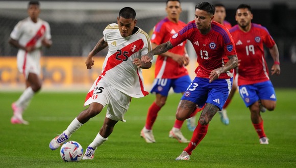 Joao Grimaldo en el Perú vs. Chile por Copa América 2024. (Foto: AFP)