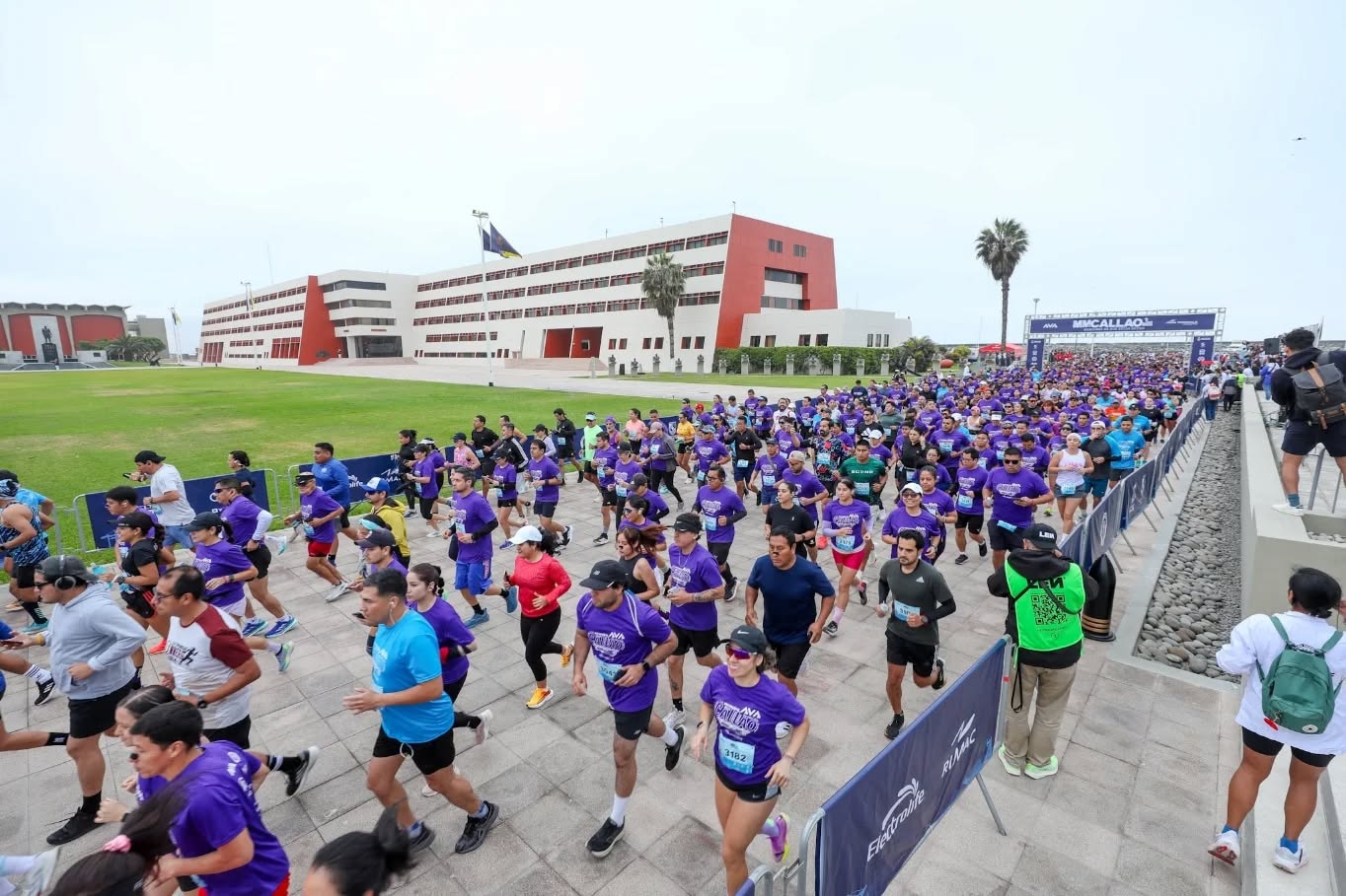 Organizada por Perú Runners en conjunto con la Marina de Guerra del Perú y con el respaldo de la Municipalidad Provincial del Callao y de La Punta, la competencia mantiene su esencia: ‘Correr con historia’.