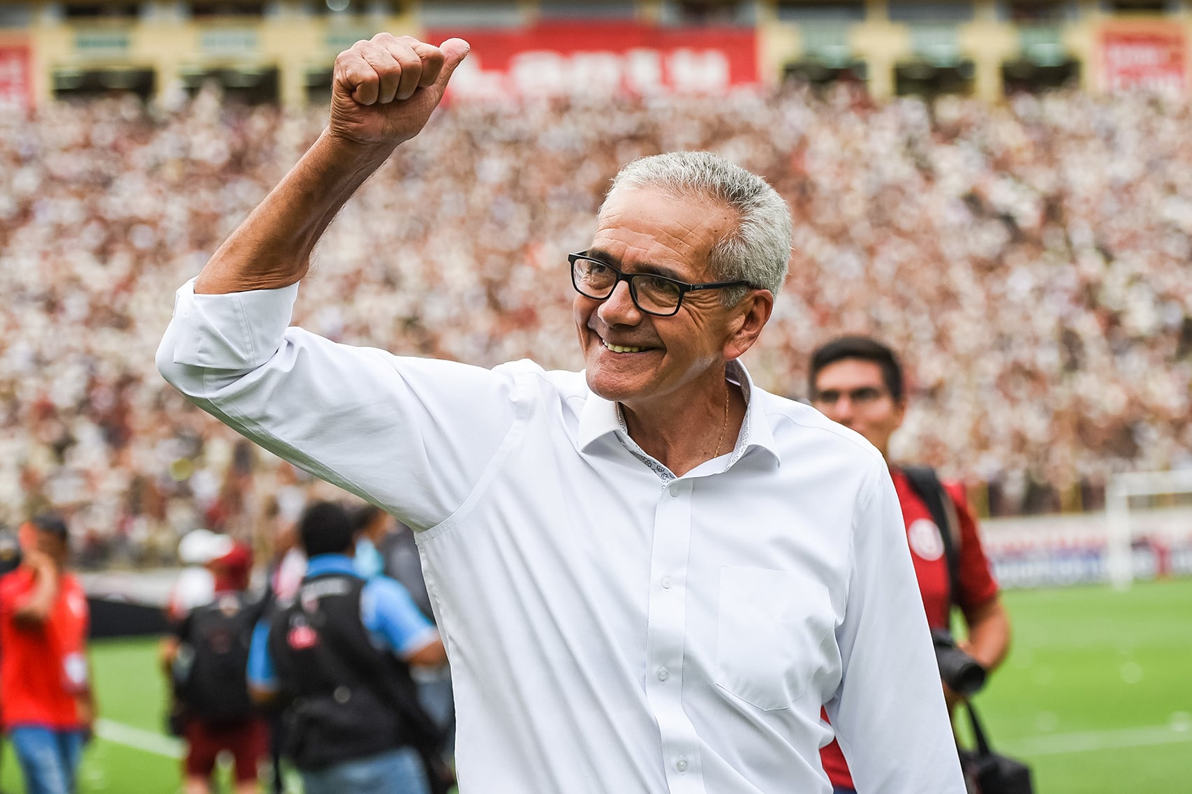 Gregorio Pérez siempre fue muy cercano al hincha crema. (Foto: Universitario)