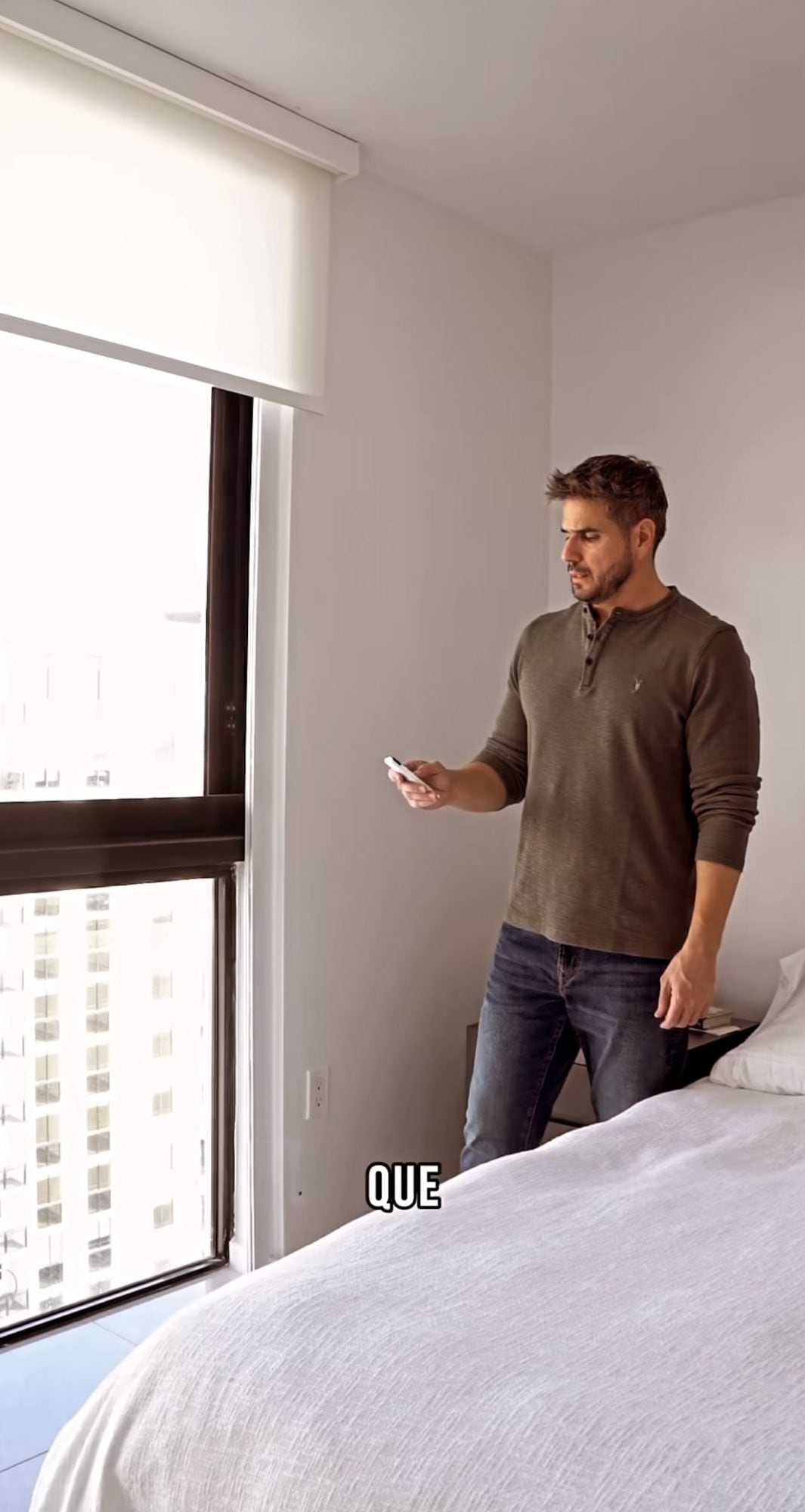 El galán nos mostró algunas de las funciones de su nueva casa (Foto: Daniel Arenas / Instagram)