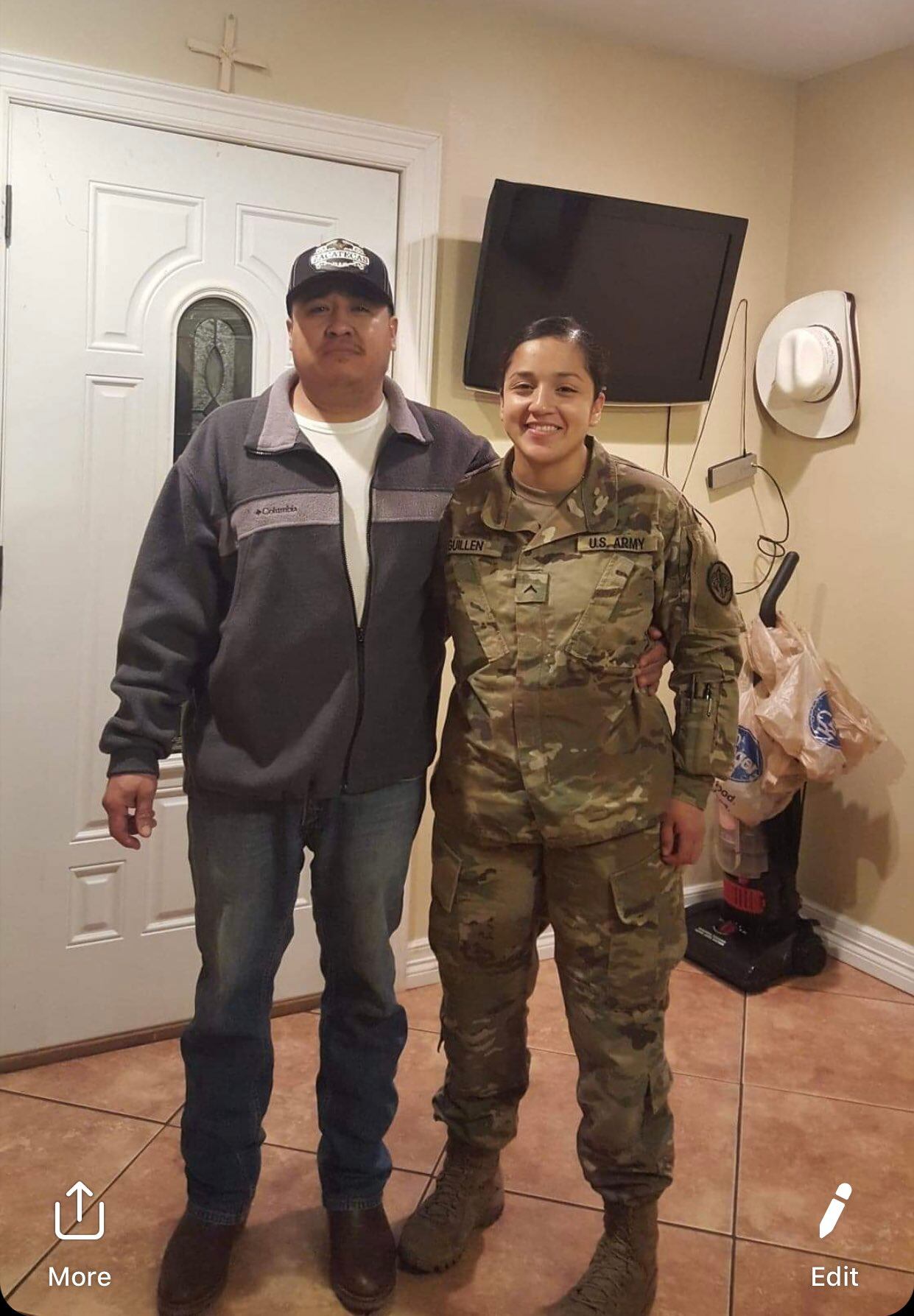 Vanessa Guillén junto a su padre Rogelio Guillén (Foto: Mayra Guillén / Twitter)