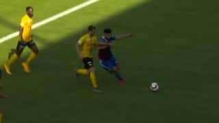 Unas de cal, otras de arena: Zambrano salió expulsado tras esta acción en juego entre Basel y Young Boys [VIDEO]