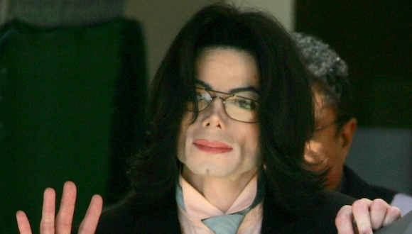 El cantante Michael Jackson dejó como principales beneficiarios de su fideicomiso a sus tres hijos, pero también consideró a su madre en una escala menor (Foto: AFP)