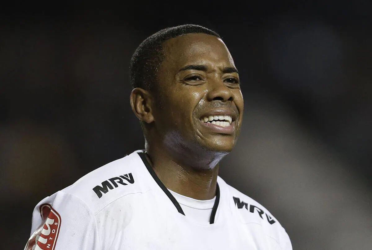 Robinho fue condenado a nueve años de cárcel impuesta por la Justicia italiana por participar en una violación colectiva. (Foto: AFP)