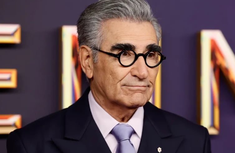 Eugene Levy es una de las celebridades que se vio obligada a evacuar su hogar debido al incendio en Palisades. (Foto: AFP)