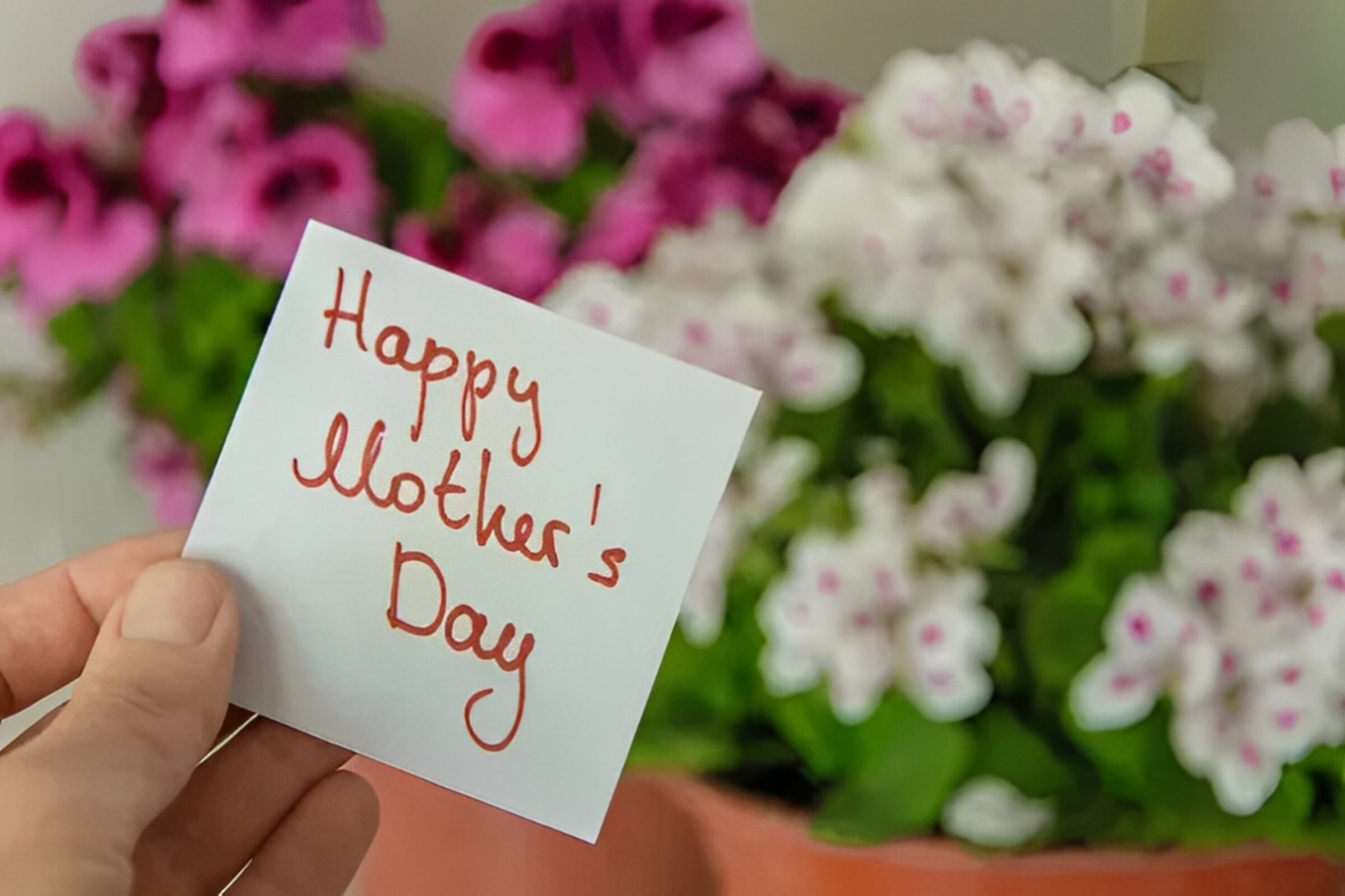 Show your love this Mother’s Day 2025 with over 50 beautiful messages, quotes, and wishes to make her day unforgettable. (Foto: iStock)