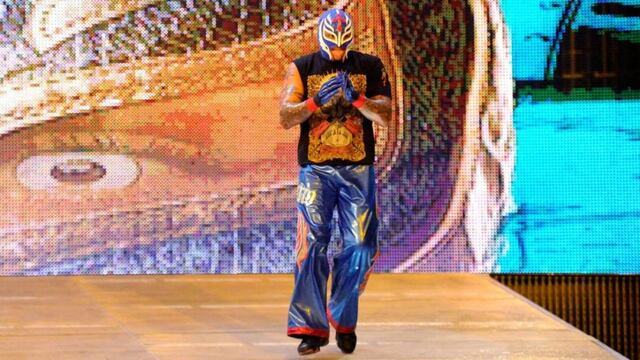 ¡Malas noticias! Rey Mysterio no llegaría a WrestleMania 34 tras lesionarse en show independiente [VIDEO]