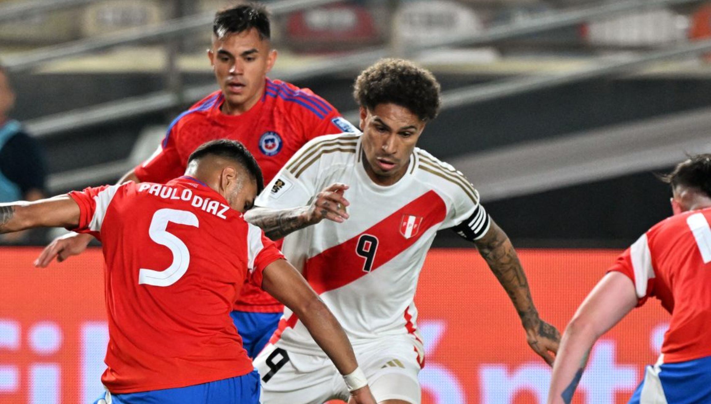 Perú y Chile son los coleros de la tabla Eliminatorias Sudamericanas 2026. | Crédito: @labicolor / Instagram