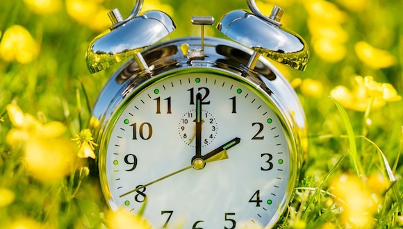 Daylight-saving time ends at 2 a.m. Sunday, Nov. 5, when clocks “fall back” an hour to standard time. (Photo: AFP)