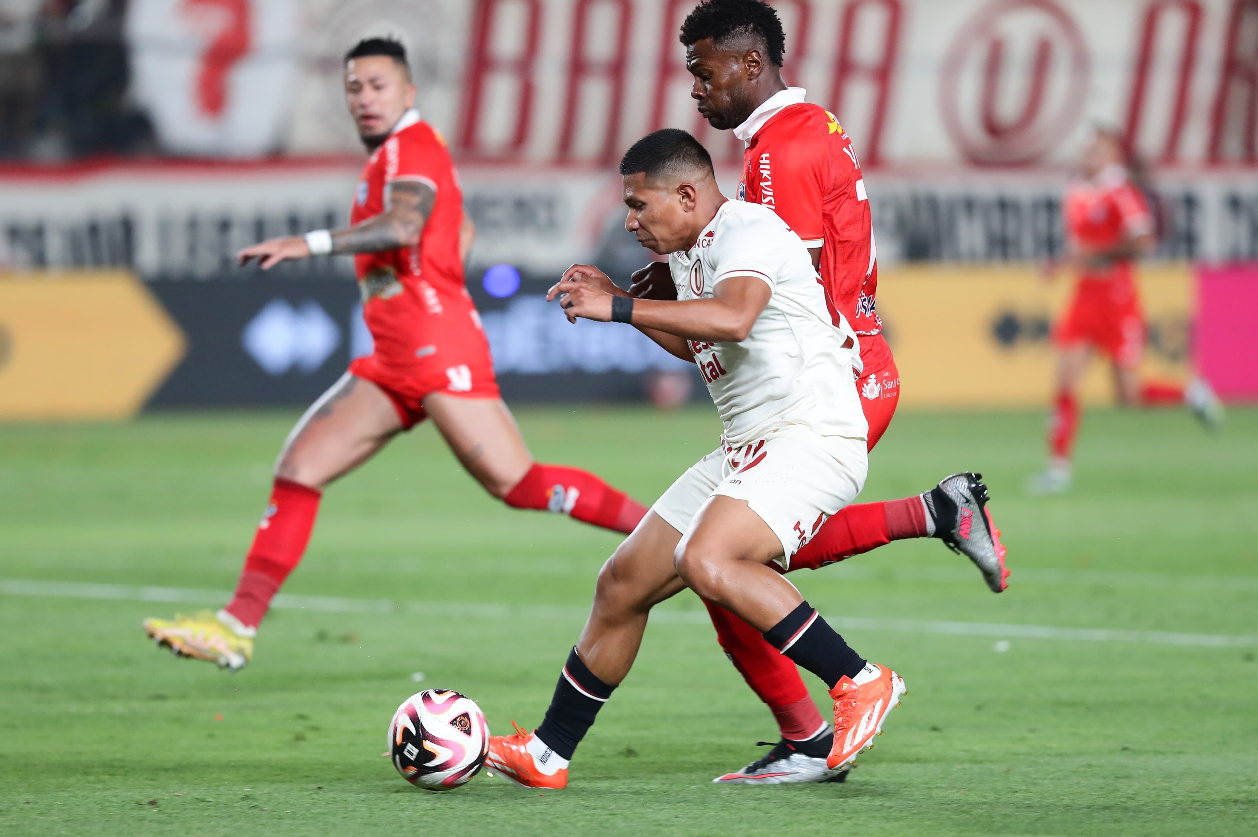 Edison Flores anotó en el triunfo de Universitario ante Cienciano. (Foto: Jesus Saucedo/@photo.gec)
