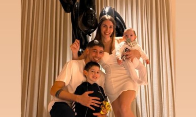 Federico Valverde y su familia en la llegada del Año 2024. (Foto: Captura de Instagram)
