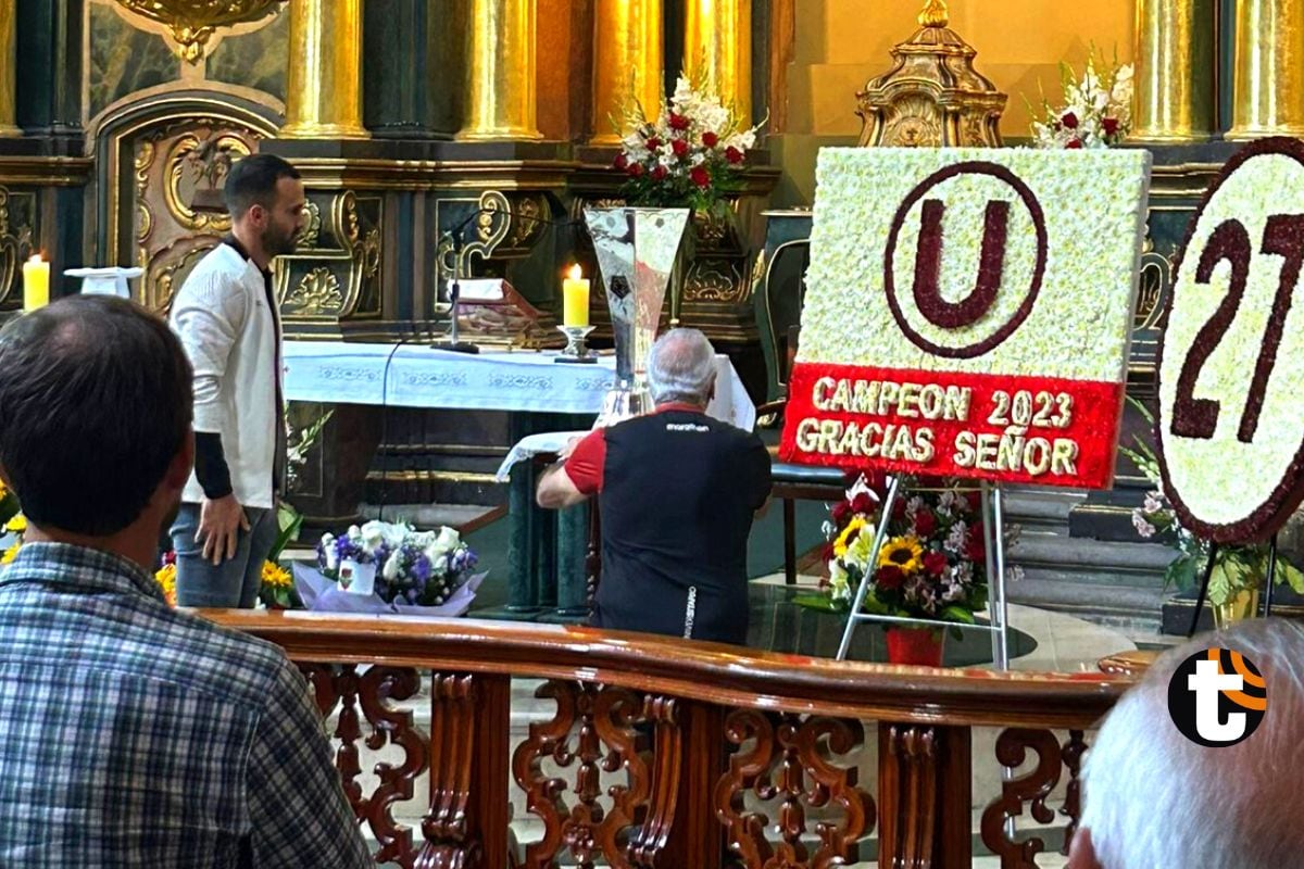 Jorge Fossati se puso de rodillas ante imagen del Cristo Moreno (Foto: @samoanopro)