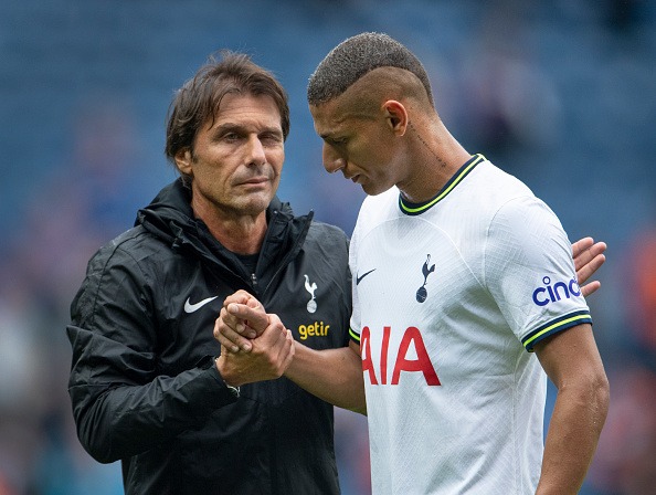Richarlison y Antonio Conte solo coincidieron una temporada en el Tottenham inglés. (Foto: Getty Images)