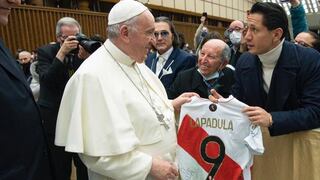 “Papadula”: la reacción de Italia al regalo de Gianluca Lapadula al Papa Francisco 