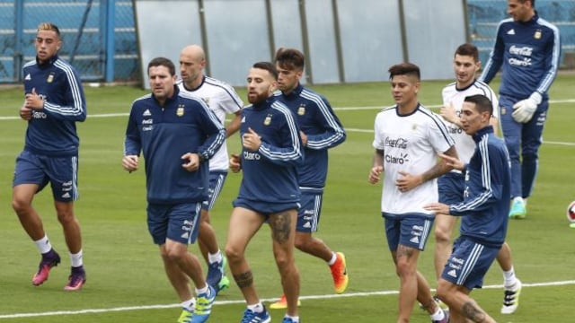 Argentina jugará ante Perú con ocho jugadores con amarilla