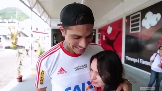 Youtube: Fan de Paolo Guerrero no pudo contener las lágrimas al conocerlo