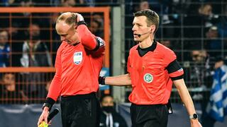 Inaceptable: Bochum vs. Monchengladbach quedó suspendido por agresión al árbitro asistente