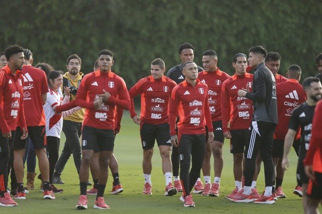 Entrenamiento de la Selección Peruana con la visita de Yoshimar Yotún antes del amistoso contra Paraguay. (Foto: Fotos: Violeta Ayasta/@photo.gec).