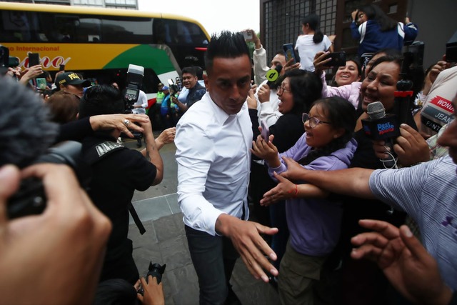 Plantel de Alianza Lima visitó el templo de Las Nazarenas, como parte de la tradición religiosa que tiene el club por el Señor de los Milagros. (Foto: jorge.cerdan/@photo.gec)
