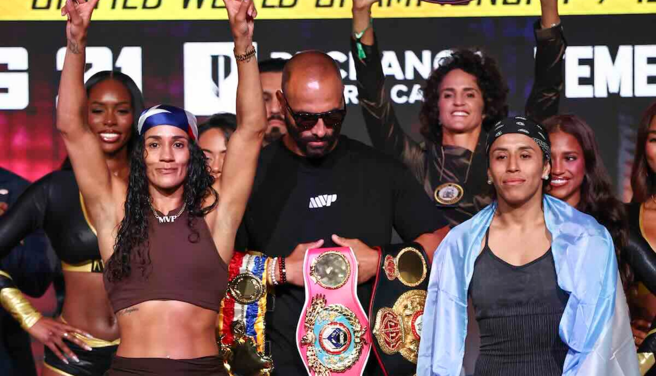Consulta los canales oficiales para ver la pelea de Amanda Serrano vs. Lucrecia Manzur, por los cinturones de peso pluma de la AMB y OMB. (Foto: MVP)