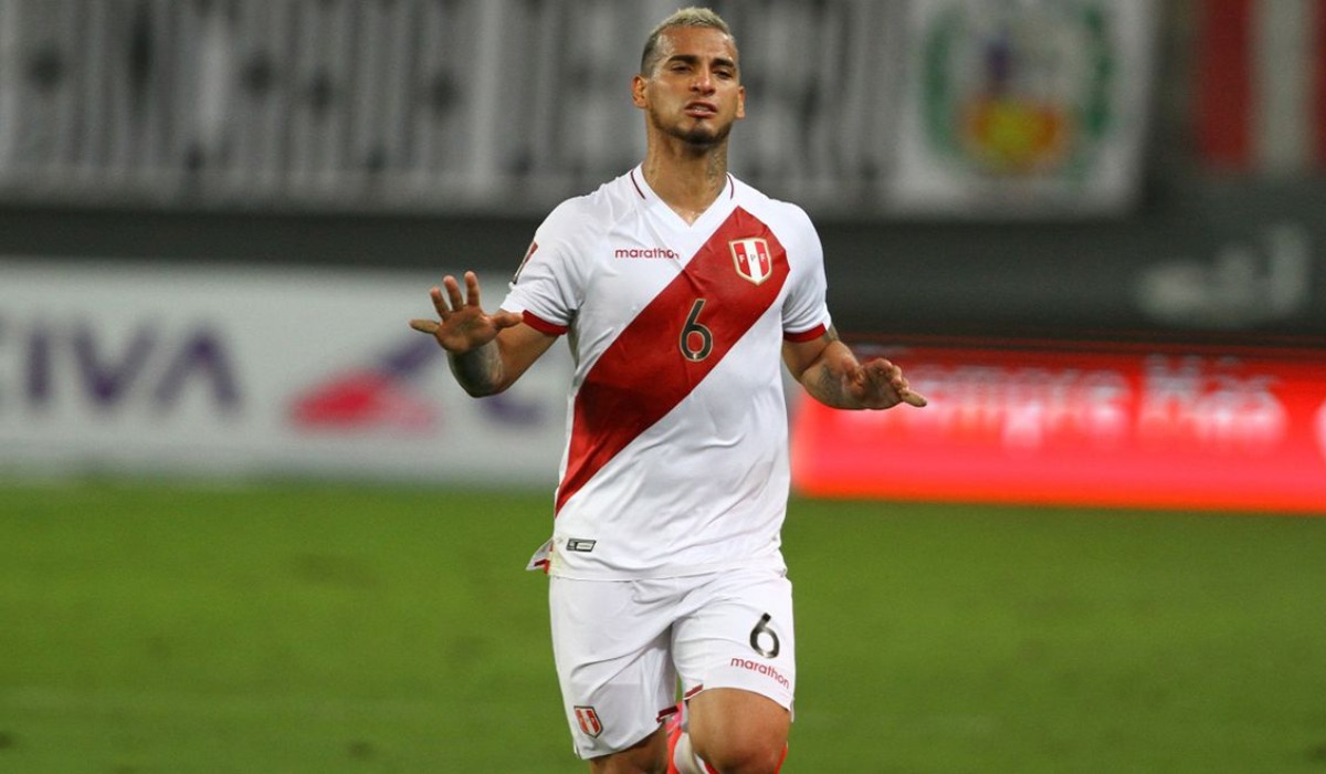 Miguel Trauco tiene molestias a 4 días del partido ante Brasil en el estadio Nacional. (Foto: Agencias)