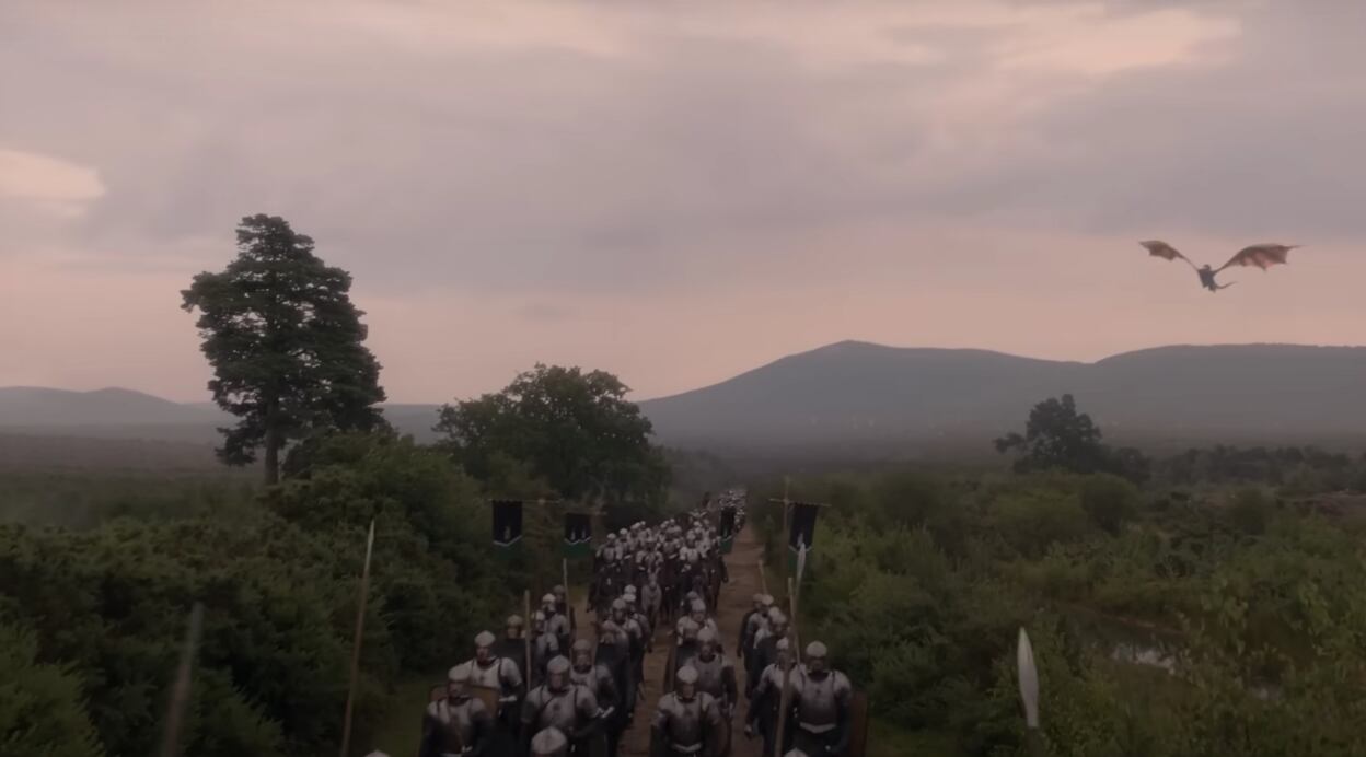 Daeron Targaryen y su dragón Tessarion aparecen escoltando al ejército de los Hightower (Foto: HBO)