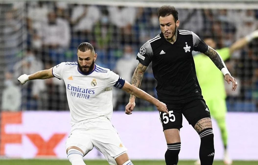 Gustavo Dulanto jugó en la Champions League 2021 frente a Real Madrid.