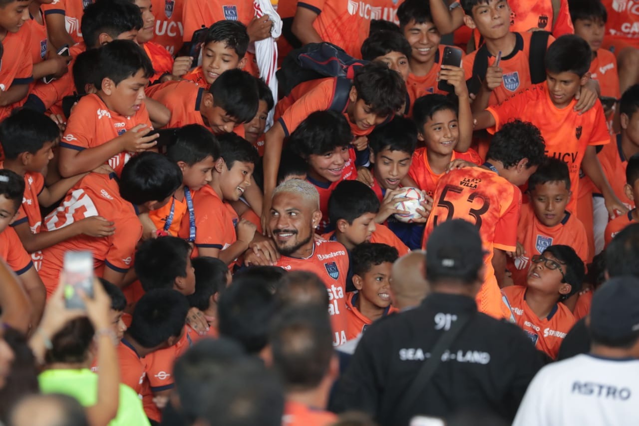 Presentación de Paolo Guerrero (Foto: Alessandro Currarino/GEC)