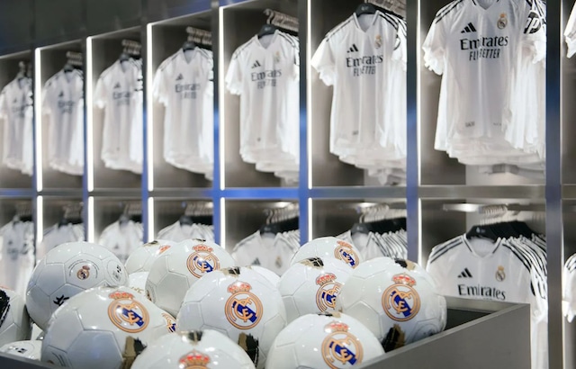 La nueva camiseta ya se podrá adquirir desde hoy en la nueva tienda oficial del Real Madrid en el Santiago Bernabéu, ubicada en el lateral del estadio en la calle Padre Damián, junto a la entrada del palco presidencial. (Foto: Real Madrid.com)