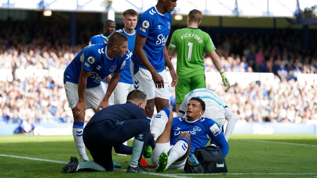 Insólito: Godfrey de Everton sufrió dolorosa lesión para evitar gol de Chelsea por error de Pickford  [FOTOS]