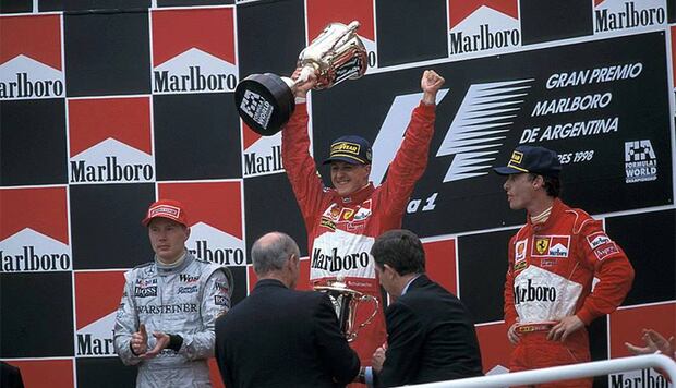 El último podio del Gran Premio de Argentina en 1998. Michael Schumacher, Mika Hakkinen y Eddie Irvine. (Foto: F1 Podiums)