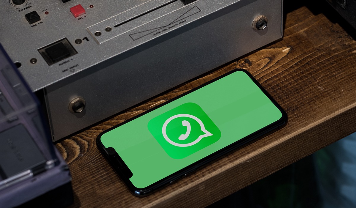 ¿Sabes lo que le pasa a tu celular si borras el caché de WhatsApp? Conócelo. (Foto: Mockup)