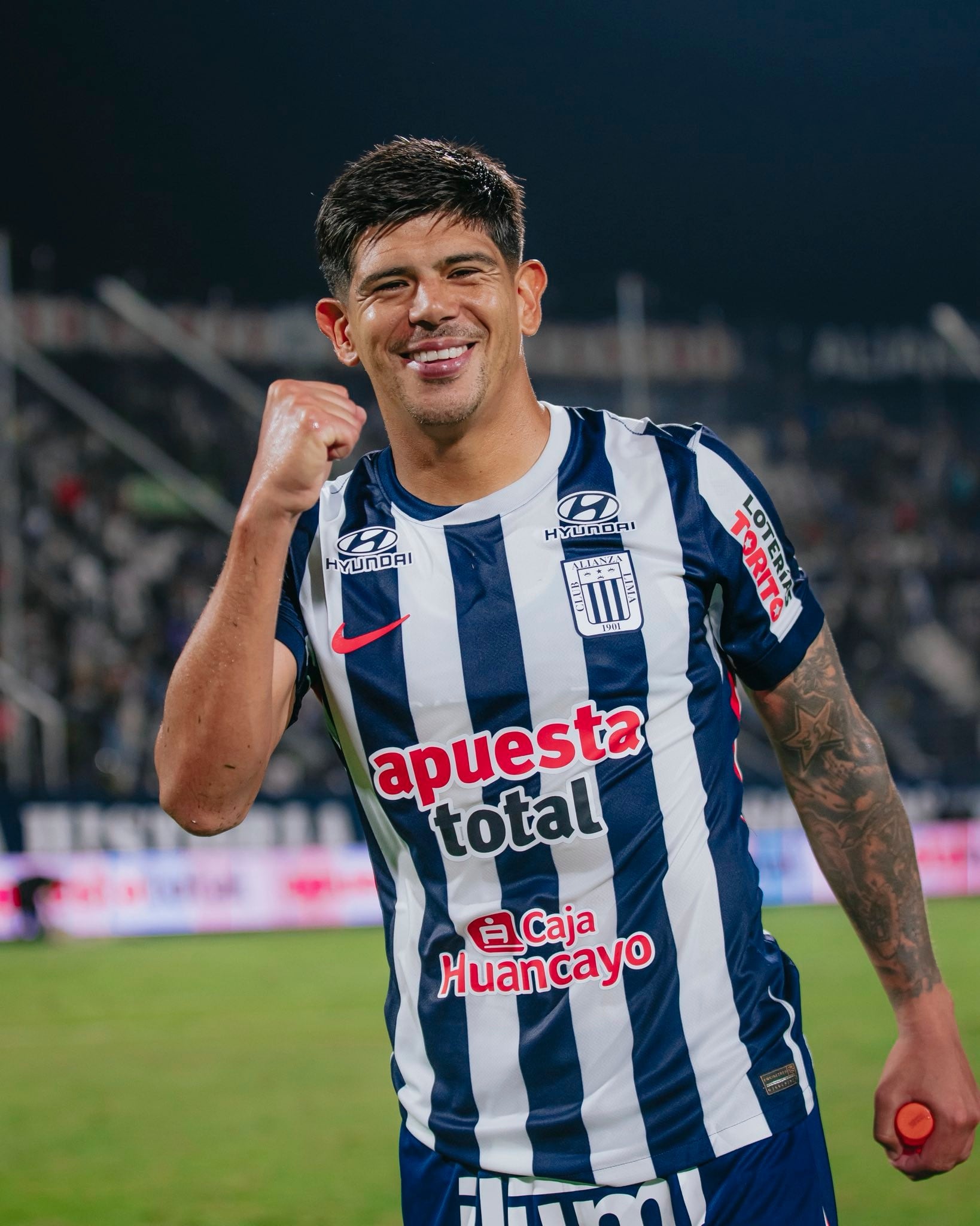 Esteban Pavez es el lídel del mediocampo blanquiazul que ganó el Apertura. (Foto: Alianza Lima)