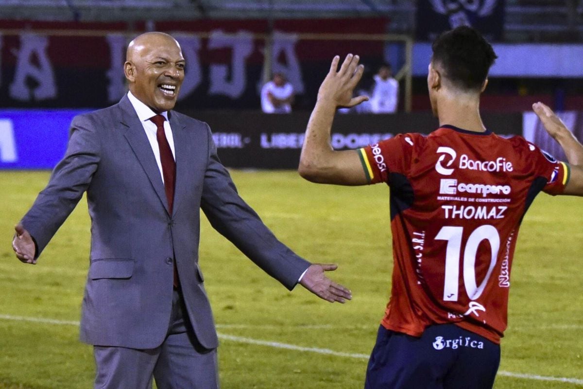 Roberto Mosquera dirigió a Jorge Wilstermann de Bolivia en la Copa Libertadores. ( Foto: EFE)