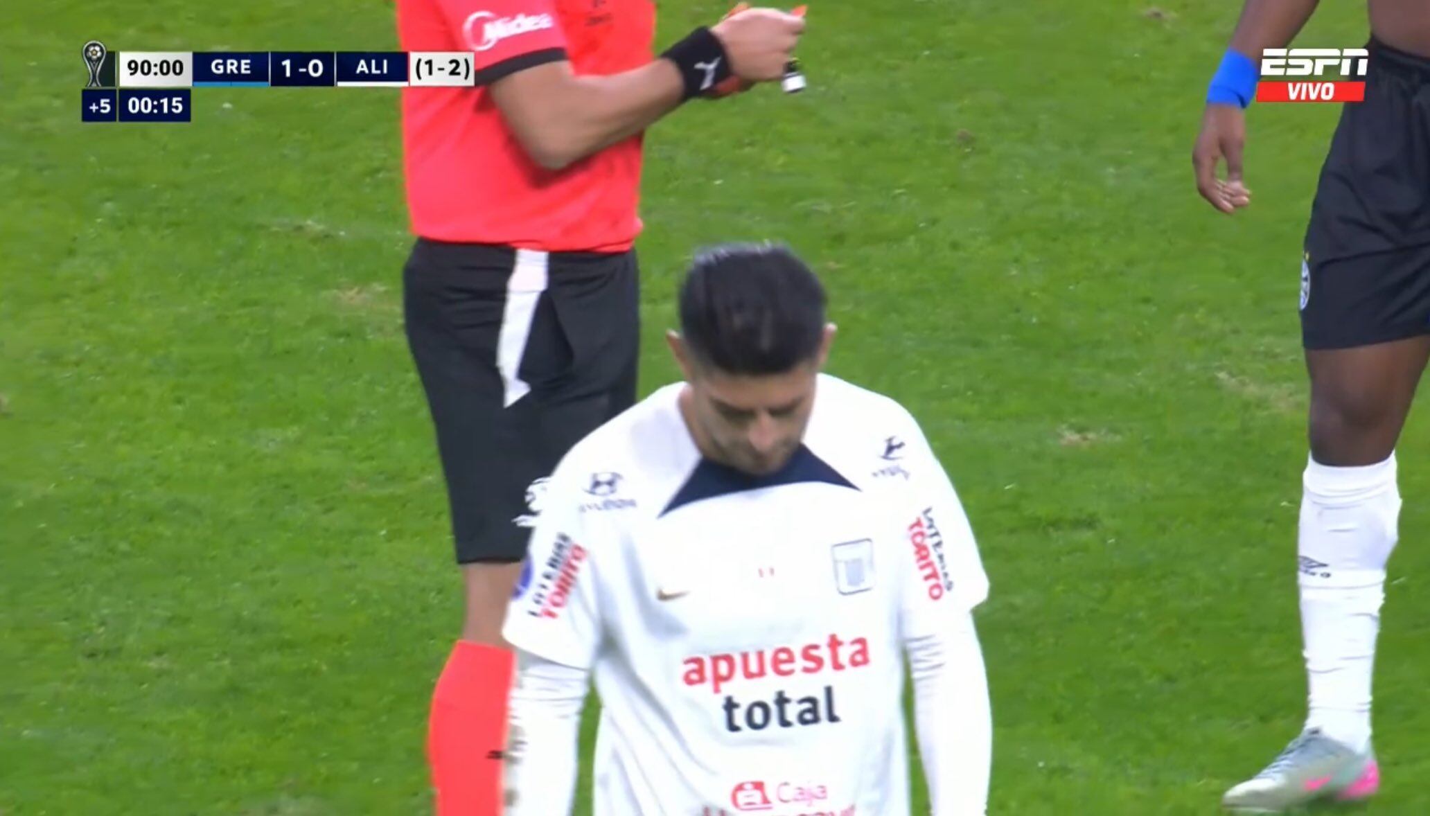 Carlos Zambrano vio la roja ante Gremio y no jugará la ida ante Universidad Católica. | Foto: ESPN