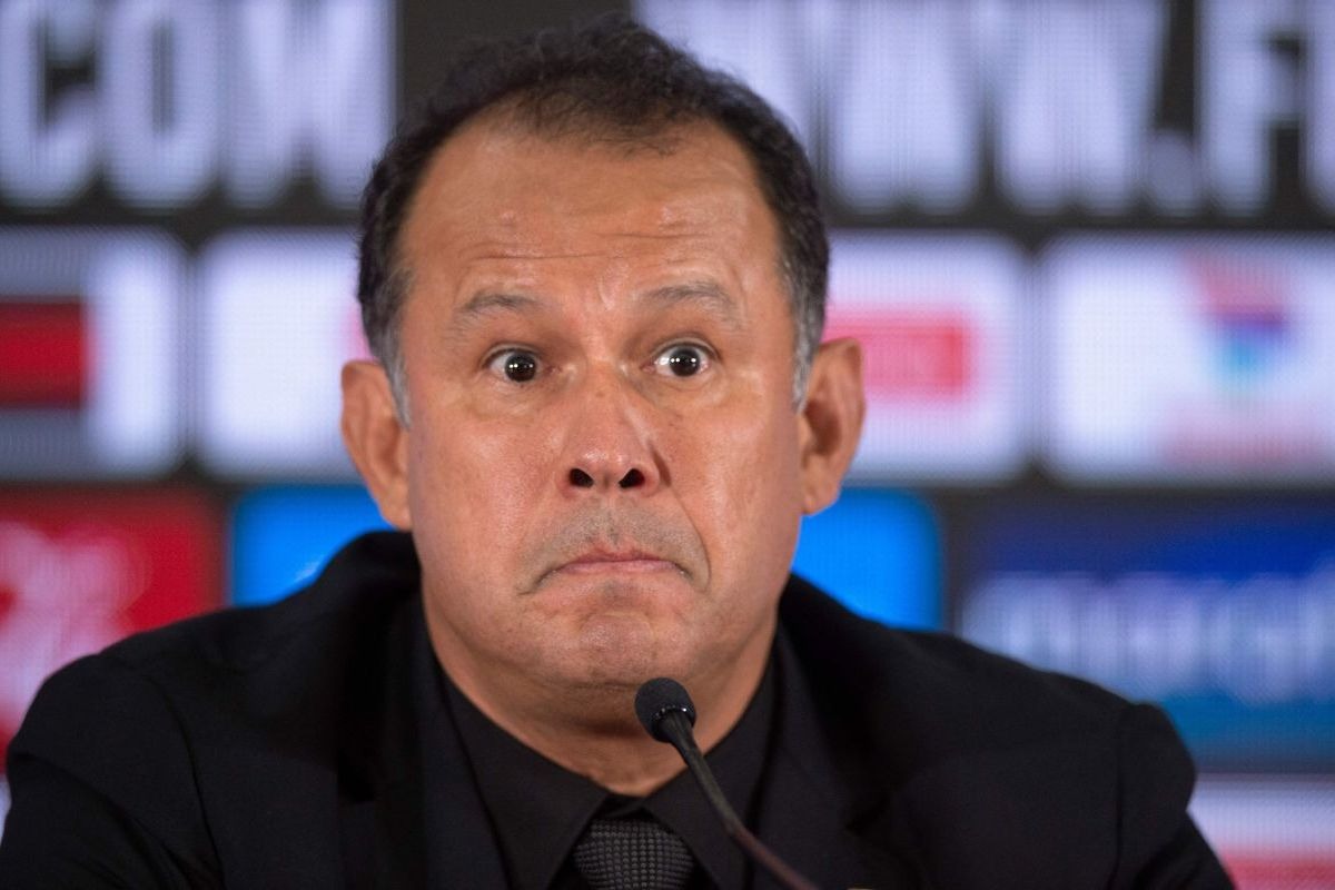 ¿Por qué Juan Reynoso dejó fuera a Renato Tapia y Alexander Callens ante Chile? (Foto: Cris BOURONCLE / AFP)