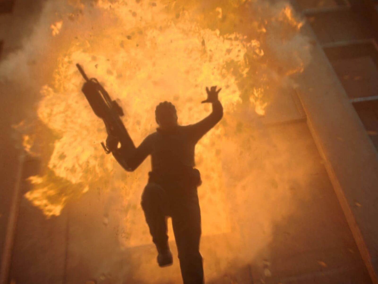 Natasha Culzac saltando de un edificio en llamas durante el episodio "Reach" de "Halo" - Temporada 2 (Foto: Paramount+)
